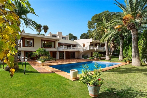 Villa with pool and views of the golf course in Son Vida