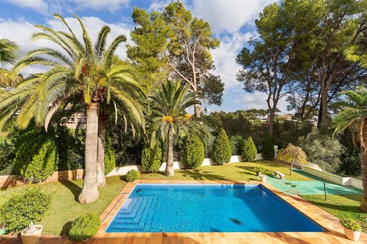 Villa with pool and views of the golf course in Son Vida