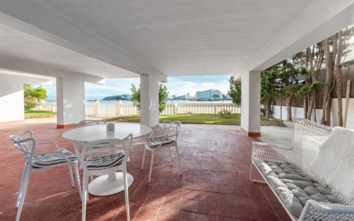 Appartement rénové au rez-de-chaussée avec accès direct à la plage à Palmanova