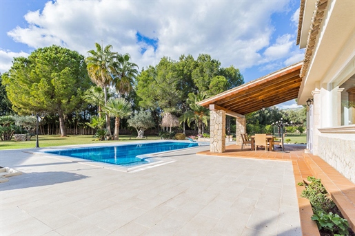 Wunderschöne Villa mit Pool und Garten in Palmanyola