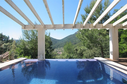 Bonita finca con piscina y vistas a las montañas en Esporlas