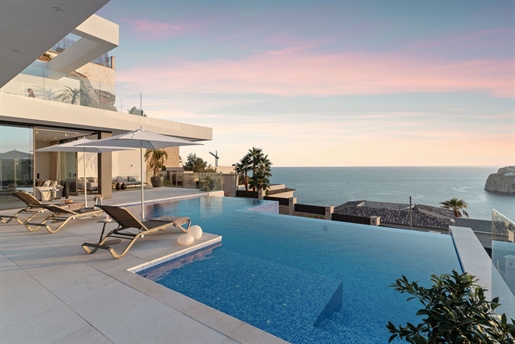 Moderna villa de lujo con vistas al mar en Puerto Andratx