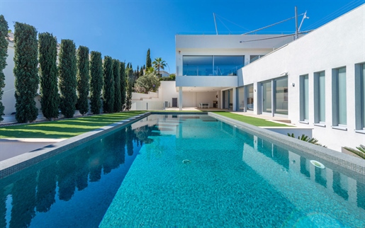 Luxuriöse Villa mit zwei Pools und Meerblick in Nova Santa Ponsa