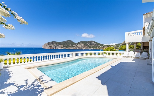 Villa de luxe avec piscine et vue spectaculaire sur la mer à Camp de Mar