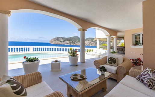 Luxury villa with pool and spectacular sea views in Camp de Mar