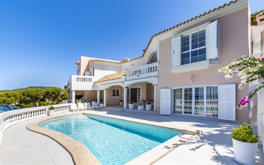 Villa de luxe avec piscine et vue spectaculaire sur la mer à Camp de Mar