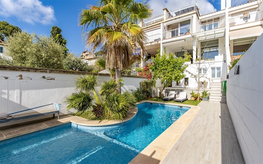 Encantadora casa adosada con piscina y vistas al puerto en Palma