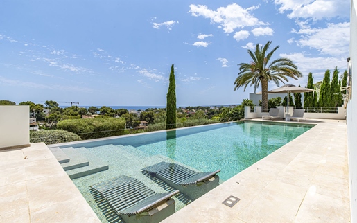 Lujosa villa con piscina y vistas panorámicas al mar en Portals Nous
