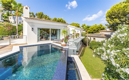 Villa moderne et design avec piscine et belles vues jusqu’à la baie de Santa Ponsa