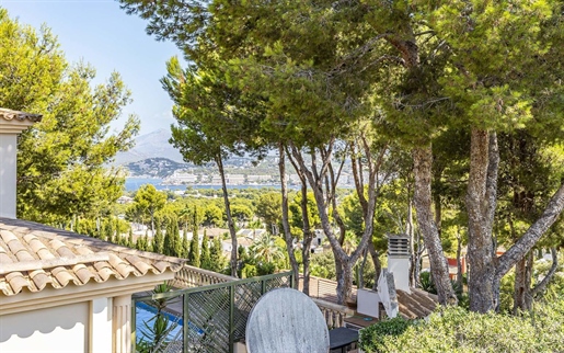 Villa de diseño con bellas vistas despejadas hacia la bahía de Santa Ponsa