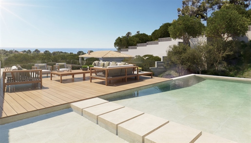 Moderna villa de nueva construcción con piscina y vistas al mar en Portals Nous