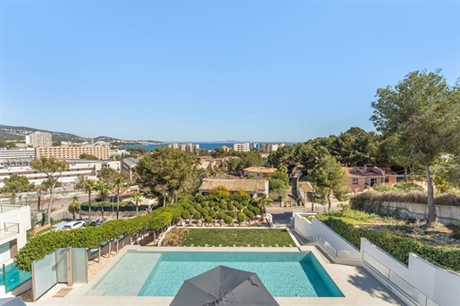 Stunning newly built villa with sea views and lift in Palmanova