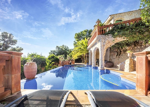 Villa de rêve avec vue sur la mer, piscine et véranda à Palma