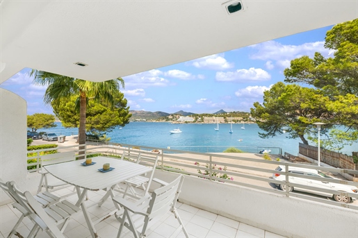 First sea line apartment in need of renovation in Santa Ponsa