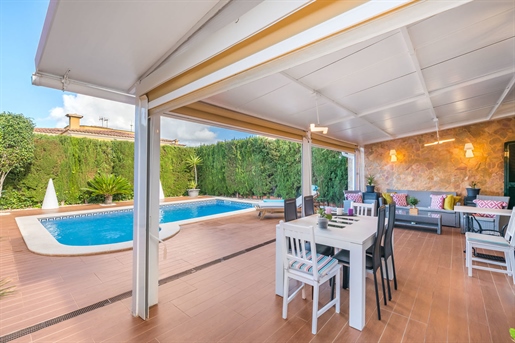 Belle maison jumelée bien tenue avec piscine et terrasse à Puig de Ros