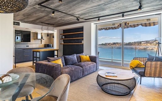 Appartement moderne rénové en première ligne de mer avec vue sur le port et la mer à El Toro