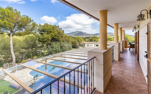 Lovely villa with pool and view to the mountains in Santa Ponsa