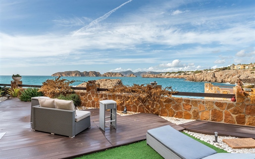 Fabulous ground floor apartment en 1st sea line with sea views in Santa Ponsa