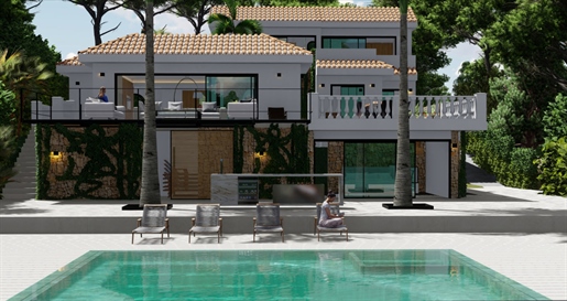 Mediterrane Villa mit Pool und Blick auf den Wald in Costa d´en Blanes