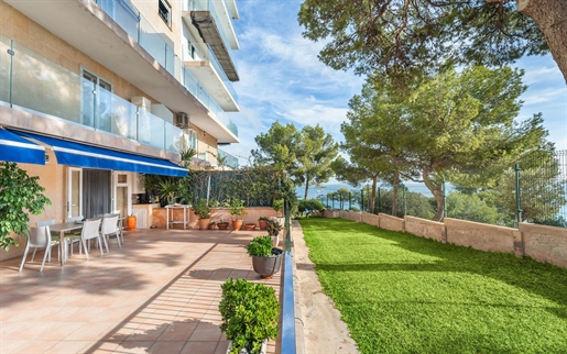 Atractivo apartamento en planta baja con amplia terraza y vistas al mar en Palmanova