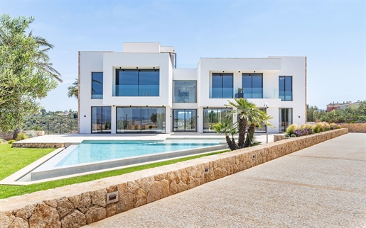 Villa de luxe nouvellement construite avec piscine intérieure et extérieure à Son Gual