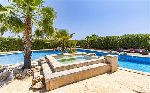 Wonderful finca with pool and holiday rental licence in Santanyi