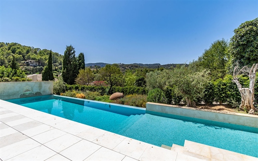 Preciosa villa mallorquina de estilo finca con piscina en Es Capdella