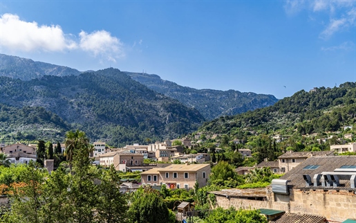 Stunning manor house with fantastic mountain views garden in Sóller