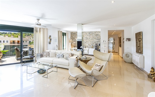 Luxury penthouse with community pool, near the beach in Santa Ponsa