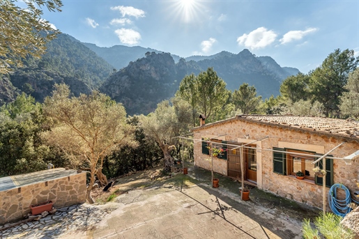Idyllic finca with pool and sensational mountain views in Soller