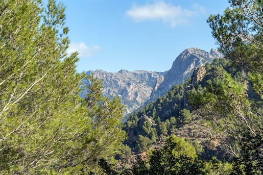 Idyllic finca with pool and sensational mountain views in Soller