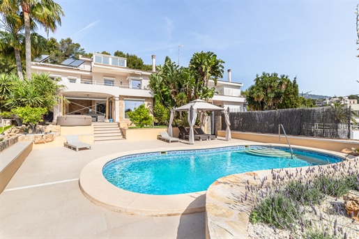 Villa de luxe avec vue sur la mer et piscine à Cas Catala