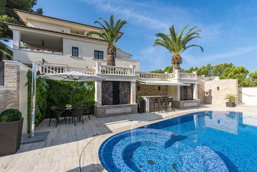 Luxury villa with pool, mountain and sea views, near the beach in Paguera