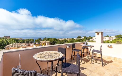 Fantastic penthouse with sea views and communal pool in Santa Ponsa