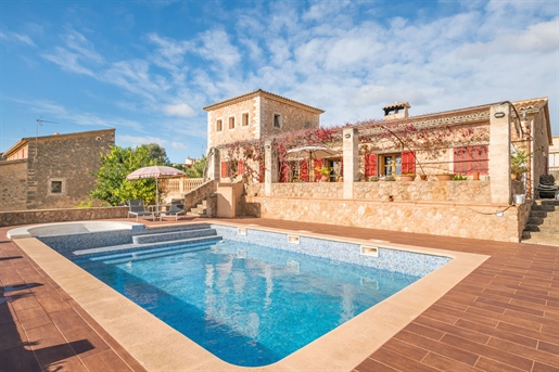 Schönes mallorquinisches Dorfhaus mit Pool bei Marratxi
