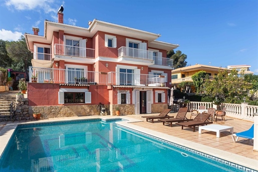 Villa mit Pool in der Nähe des Strandes in Palmanova