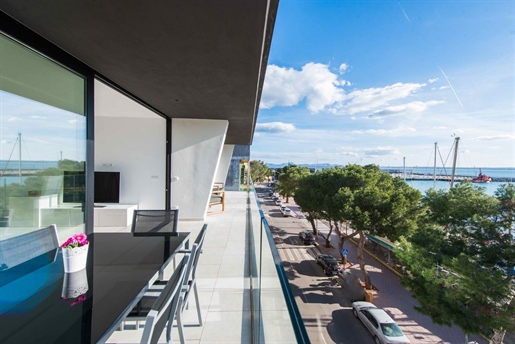 Hochwertiges Penthouse mit Meerblick in 1. Hafenlinie von Puerto Alcúdia