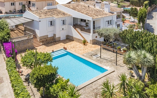 Attractive semi-detached house with pool, near the beach in Santa Ponsa
