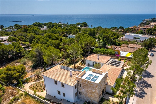 Magnifique villa nouvellement construite avec vue partielle sur la mer à Sol de Mallorca