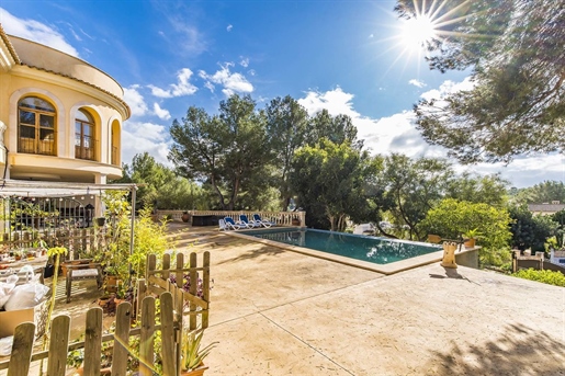 Villa de style méditerranéen avec piscine et un grand potentiel Paguera