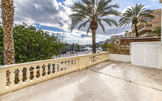 Modern frontline apartment at the Paseo Maritimo in Palma