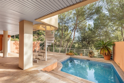 Apartamento dúplex renovado con piscina privada en Bendinat