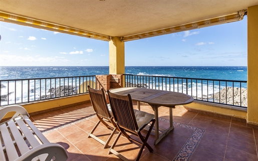 Lovely apartment in 1st sea line with gorgeous sea views in Santa Ponsa