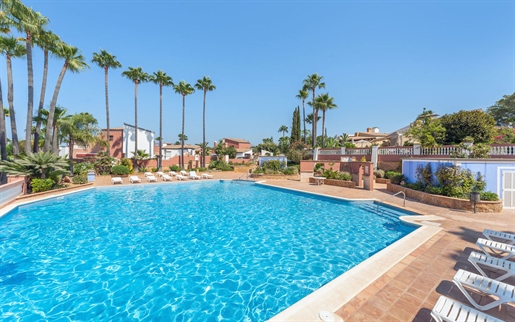 Beautiful house in an exclusive complex with communal pool in Santa Ponsa