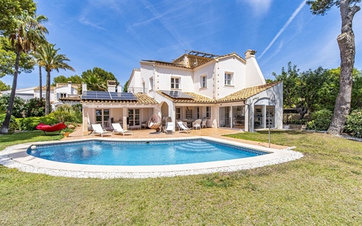 Villa soleada con maravilloso jardín y piscina en Santa Ponsa