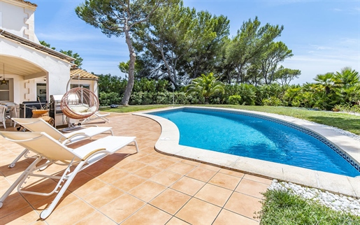 Sunny villa with beautiful garden and pool in Santa Ponsa