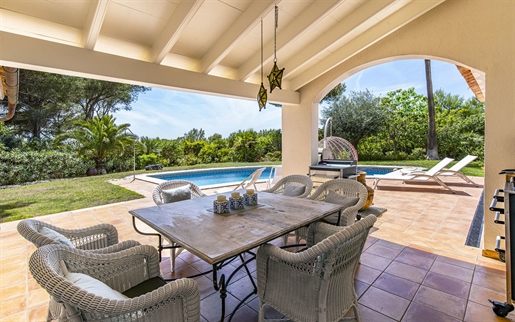 Villa soleada con maravilloso jardín y piscina en Santa Ponsa