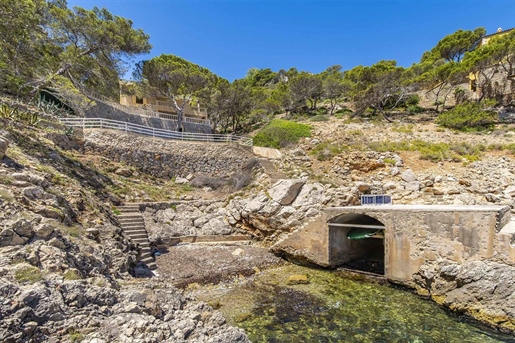 Villa mediterránea en primera línea con acceso al mar en Puerto Andratx