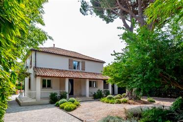 Villa Cap d'Antibes La Salis Plages -Beautiful Villa with its outbuilding of 160 m2 - lots of charm 