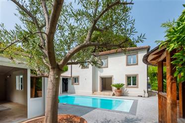 Villa Cap d'Antibes La Salis Plages -Beautiful Villa with its outbuilding of 160 m2 - lots of charm 